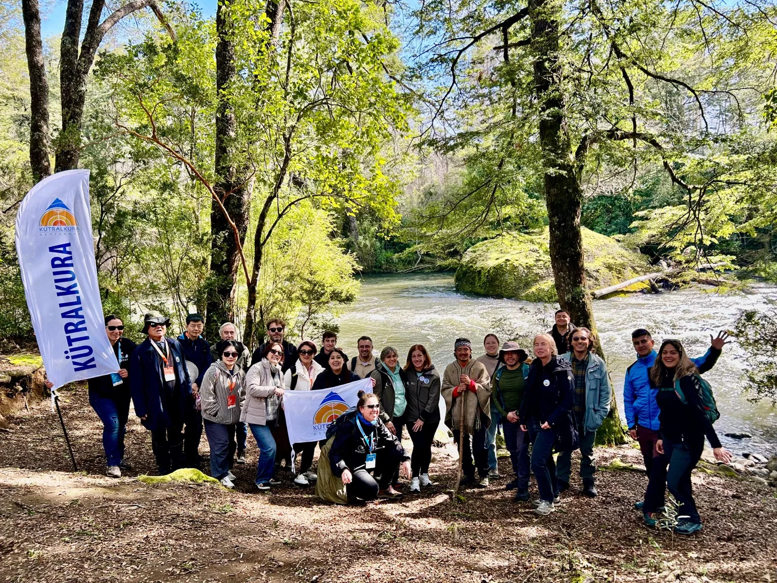 Encuentro de personas en el territorio del Geoparque Kütralkura